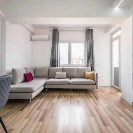 Miku Apartment-incredible City View 2bd At Myslym Shyri Apartman Tirana