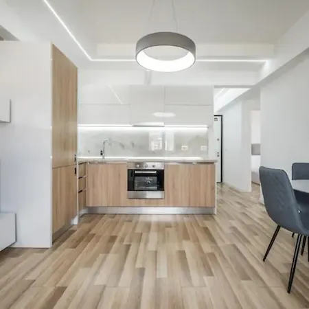 Miku Apartment-incredible City View 2bd At Myslym Shyri Apartman