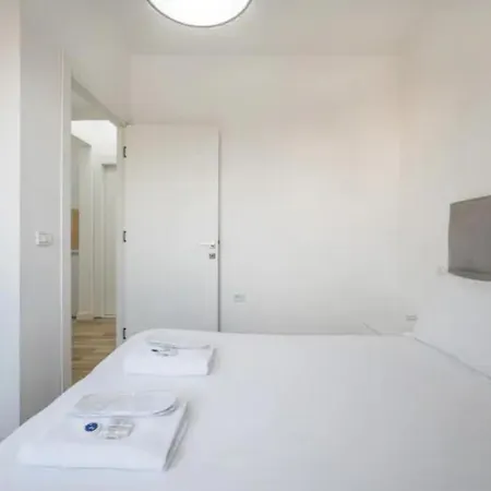 Miku Apartment-incredible City View 2bd At Myslym Shyri Apartman