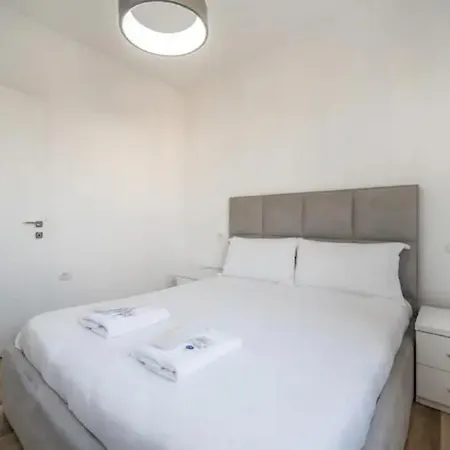 Apartman Miku Apartment-incredible City View 2bd At Myslym Shyri *