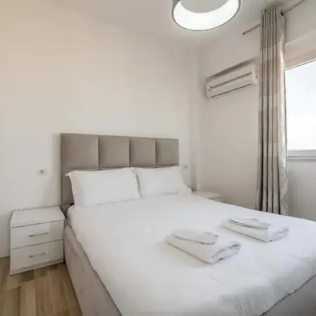 Apartman Miku Apartment-incredible City View 2bd At Myslym Shyri *