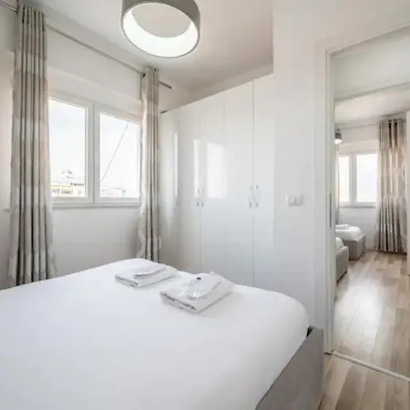 Miku Apartment-incredible City View 2bd At Myslym Shyri Apartman